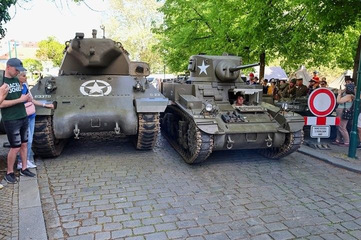 Do Plzně najíždí vojenská historická technika. Fotografie: MMP 250502_Vojenska_Historicka_Technika_06