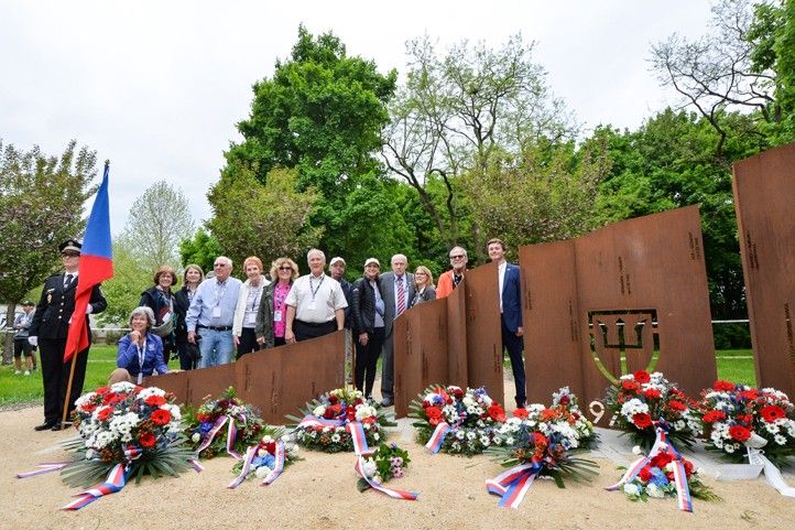 Odhalení památníku 97. pěší divize (fotografie: M. Pecuch) 250503_Slavnosti_svobody_Pamatnik_Infantry_Division_10