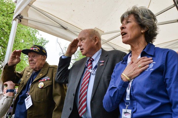 Odhalení památníku 97. pěší divize (fotografie: M. Pecuch) 250503_Slavnosti_svobody_Pamatnik_Infantry_Division_9