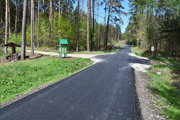 Cesta na Valše - opravená (fotografie: R. Žáková) 250505_Cesta_Valcha