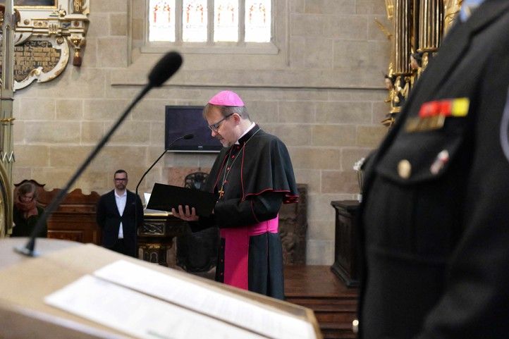 Fotografie: J. Pužmanová 250526_Policie_katedrala_1