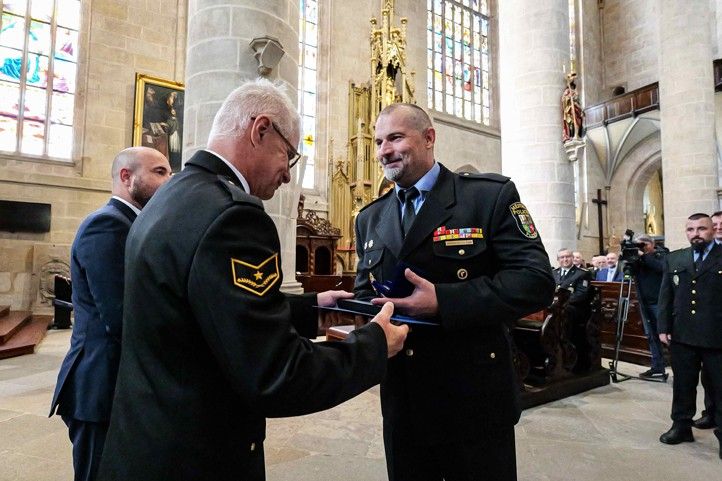 Fotografie: J. Pužmanová 250526_Policie_katedrala_2