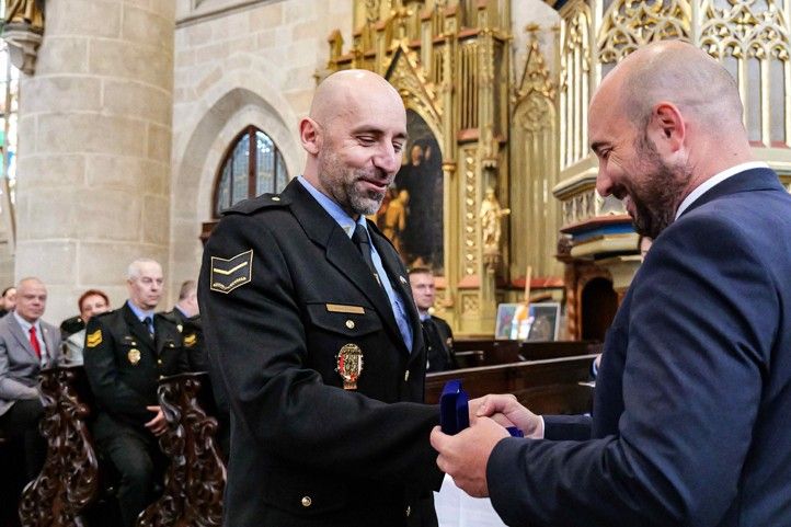 Fotografie: J. Pužmanová 250526_Policie_katedrala_3