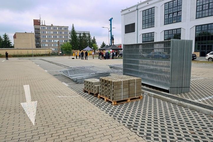 Zahájení další etapy výstavby bytů na Světovaru. Fotografie: P. Eret 250603_svetovar_zahajeni_02