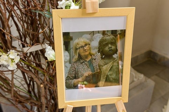 Sochařka Marie Uchytilová má v Plzni čestný hrob. Fotografie: P. Eret 250604_cestny_hrob_marie_uchytilova_03