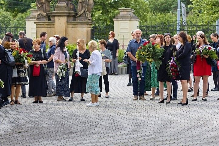 Sochařka Marie Uchytilová má v Plzni čestný hrob. Fotografie: P. Eret 250604_cestny_hrob_marie_uchytilova_05