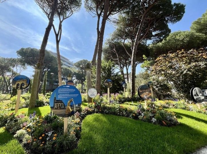 Expozice v italské Cervii. Fotografie: archiv města Plzně 250606_kvetiny_cervia_01