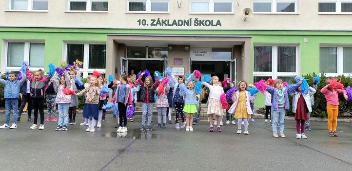 Oslavy 10. základní školy. Fotografie: archiv 10. ZŠ 250609_10_zs_oslavy_03