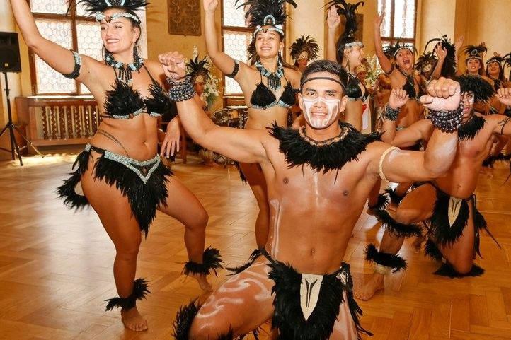 Taneční soubor Mana Ma'ohi na plzeňské radnici. Fotografie: P. Eret 250613_cioff_01