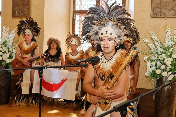 Taneční soubor Mana Ma'ohi na plzeňské radnici. Fotografie: P. Eret 250613_cioff_04