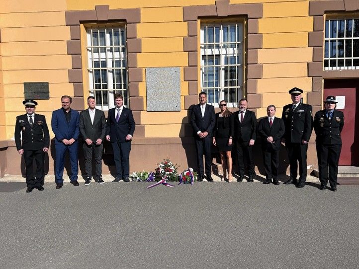 Zdroj fotografií: Magistrát města Plzně 250620_Pietni_akt_veznice_1