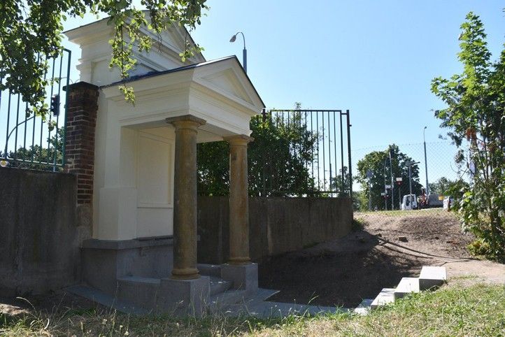 Zrekonstruovaná kaplička svatého Jana Nepomuckého (fotografie: R. Žáková) 250704_Kaple_Jan_z_Nepomuku_Opravena_2