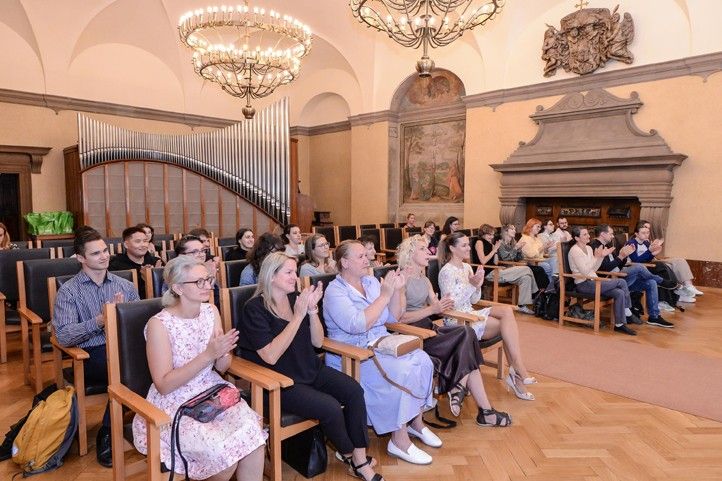 Přijetí na plzeňské radnici (fotografie: M. Pecuch) 250708_Letni_jazykova_skola_4