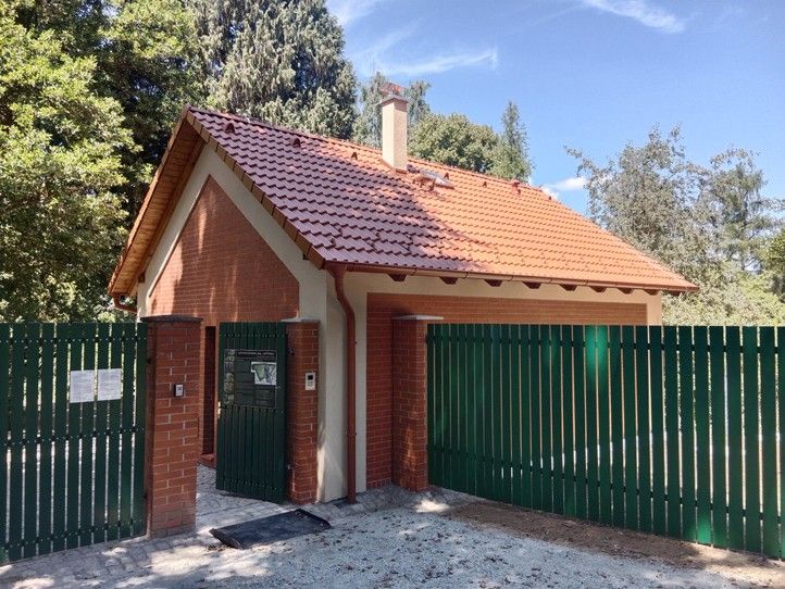 Nové zázemí (zdroj fotografií: Správa veřejného statku města Plzně) 250804_Luftova_zahrada_zazemi_3