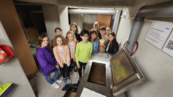 Zdroj fotografií: 21. ZŠ Plzeň 250903_Komposter_1