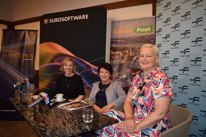 Foto z tiskové konference: H. Josefová 250910_Finale_Plzen_TK