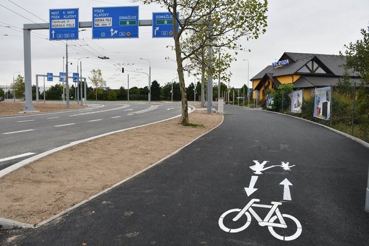 Okružní křižovatka po přestavbě (fotografie: R. Žáková) 250924_Turbo_okruzni_Makro_2