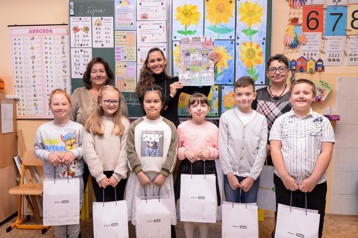 Fotografie: M. Pecuch 251003_Skoly_deti_ZS_malovani_1