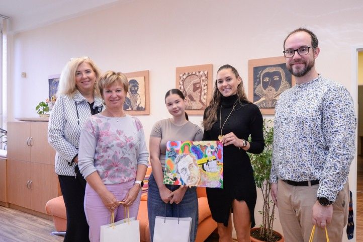 Fotografie: M. Pecuch 251003_Skoly_deti_ZS_malovani_2