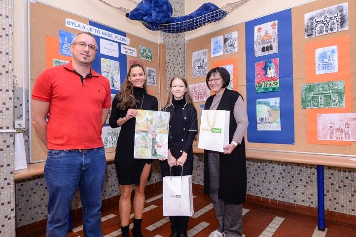 Fotografie: M. Pecuch 251003_Skoly_deti_ZS_malovani_3