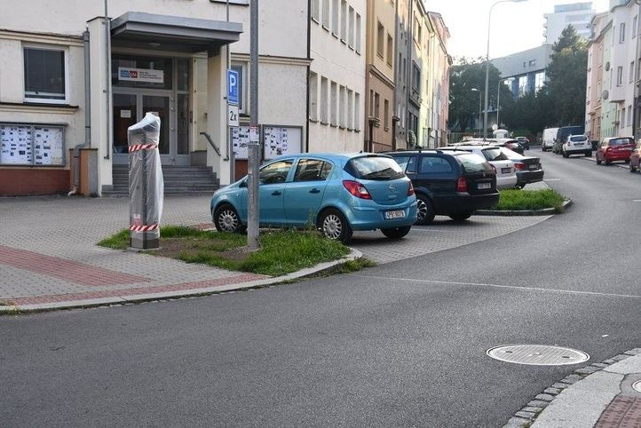 V Doudlevcích se rozšíří zóny placeného parkování. Fotografie: R. Žáková 251009_parkovaci_zona_doudlevecka_01