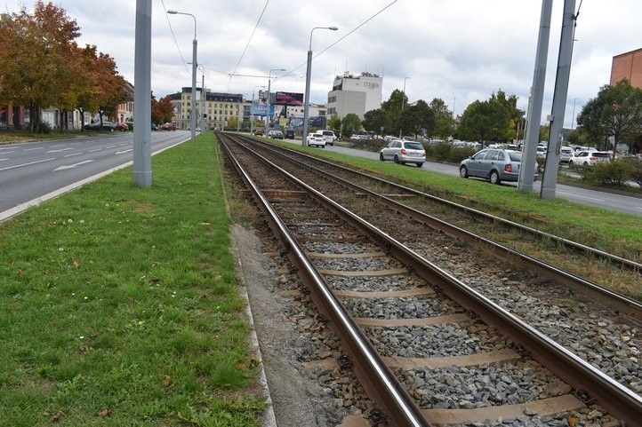 Tramvajová trať na Skvrňany projde rekonstrukcí. Fotografie: H. Josefová 251009_Trat_Skvrnany_03