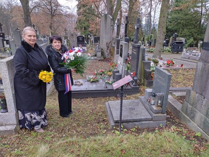 Fotografie: K. Sokolová 251216_Loukota_hrbitov_3