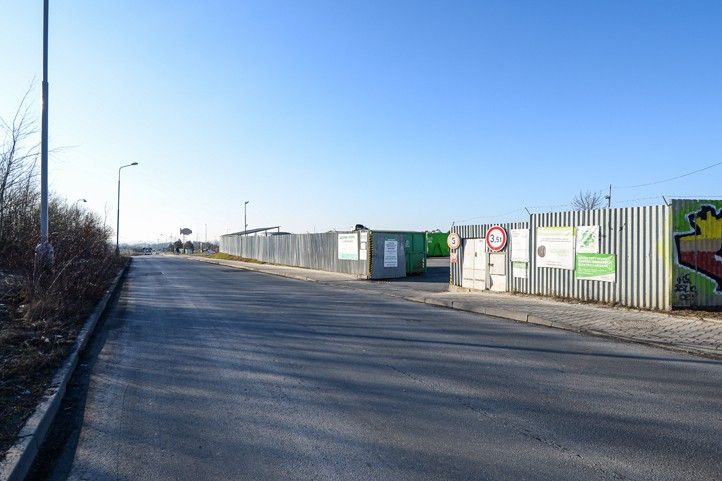 260204_Odpad_kontejner_Sber_dvur_Unesovska_1