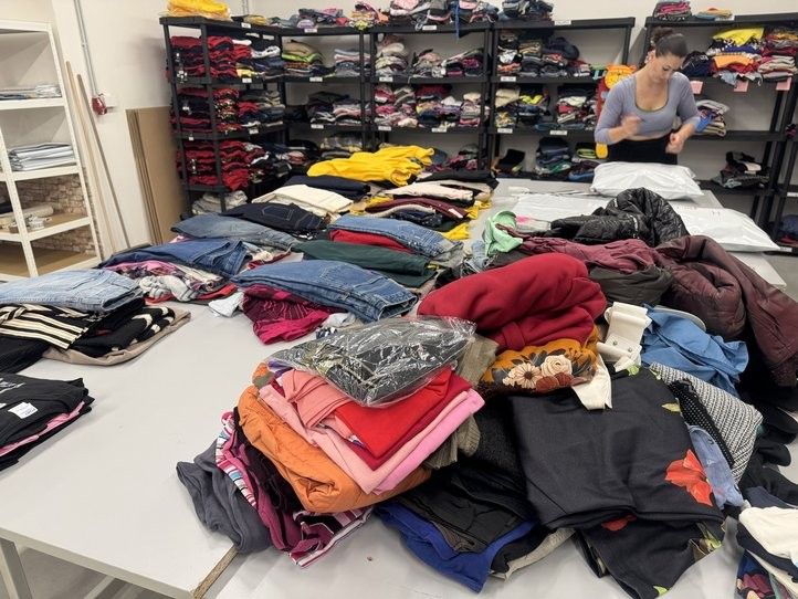 Oděvní banka. Ilustrační fotografie: Oděvní banka 260408_odevni_banka_06