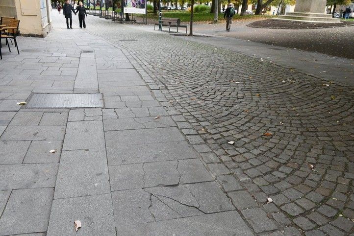 Foto před opravou: R. Žáková 260413_Sady_dlazba_2