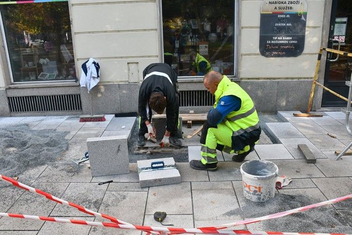 Foto z průběhu opravy: R. Žáková 260413_Sady_dlazba_3