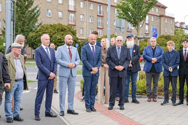 Odhalení památníku (fotografie: M. Pecuch) 260911_Busta_Mlynarik_6